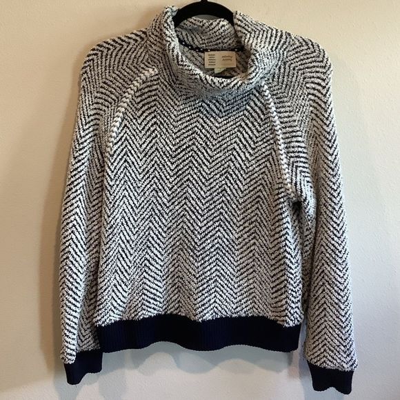 Anthropologie Sweaters - Anthropology Saturday Sunday fuzzy sweater super cozy
